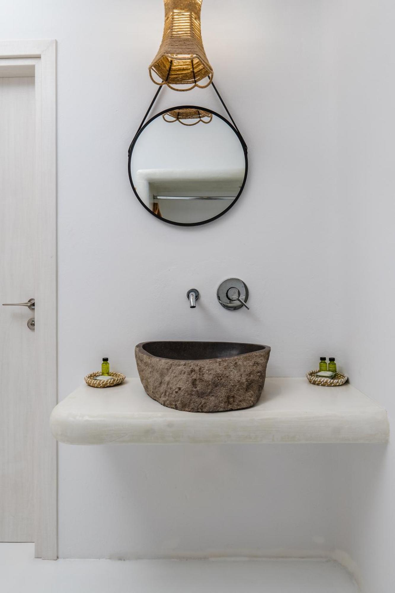 White Cave Suite,1746804209:JPEG